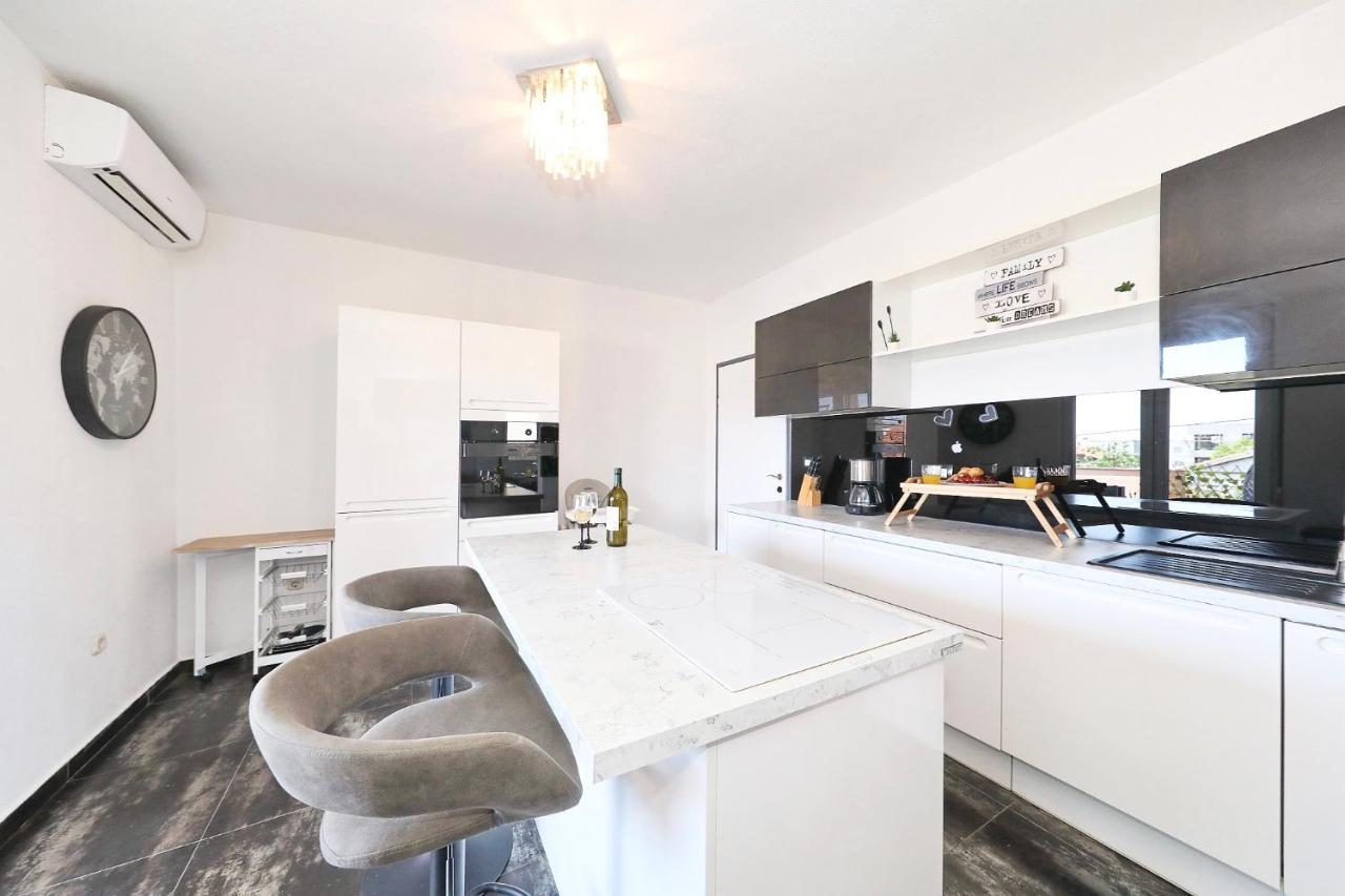 Apartman Nika Sa Jacuzzijem Zadar Extérieur photo